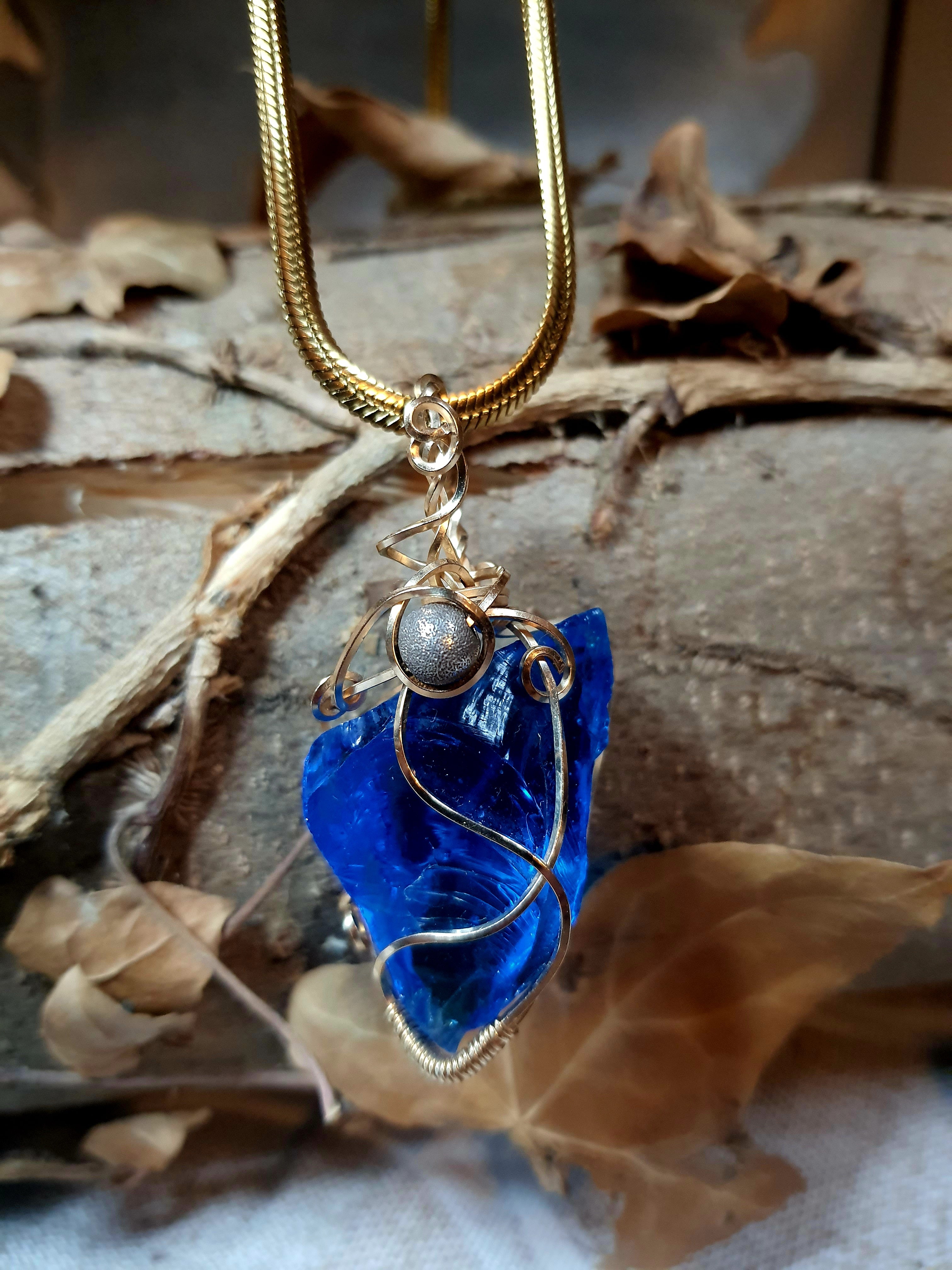 Raggio Blu – Ciondolo Cristallo Andara Blu Brillante Originale Oro 14K – Alta Vibrazione, Attivazione DNA