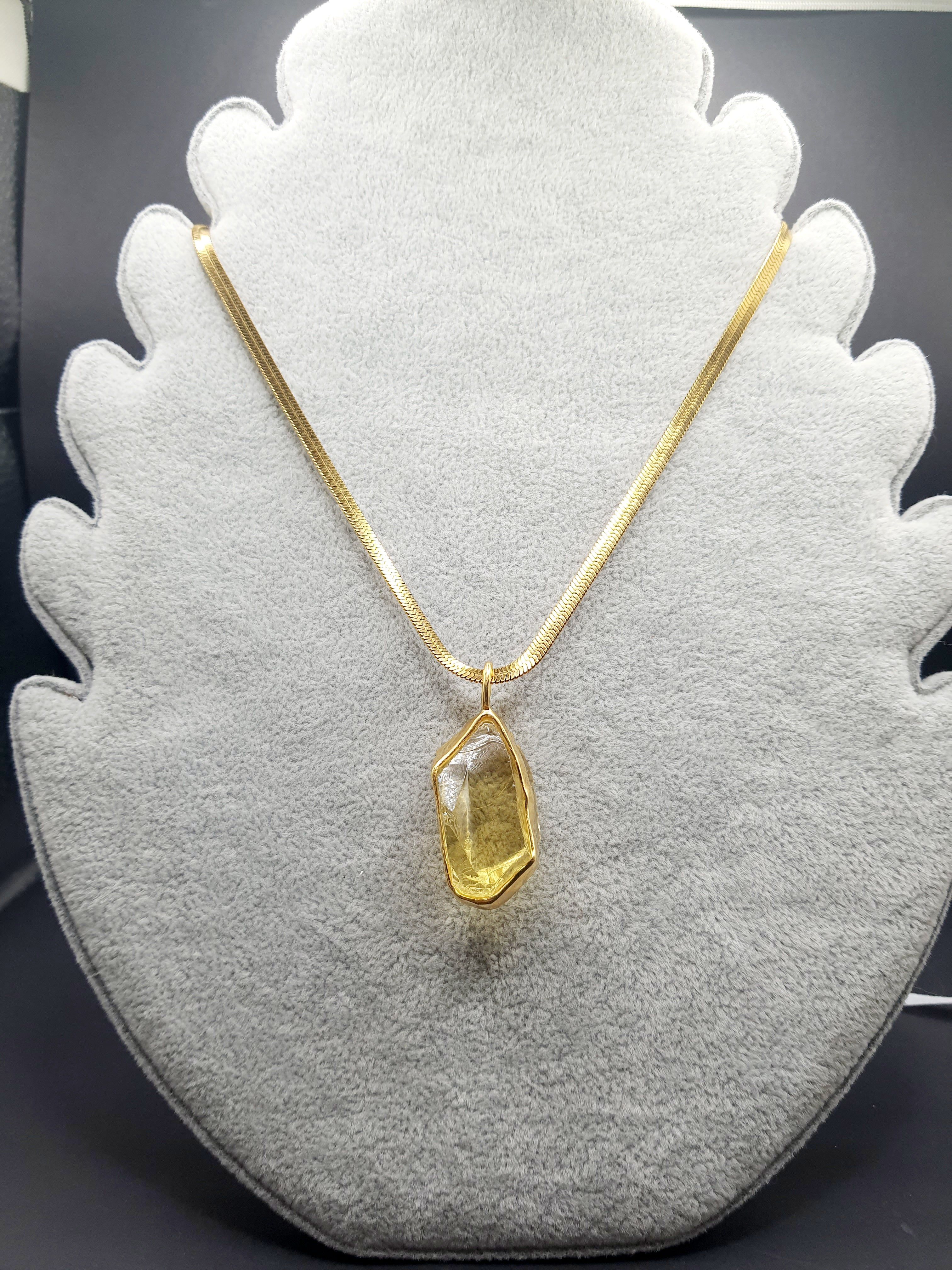 Lady Venus Andara Pink Angel Pendant 18k Gold