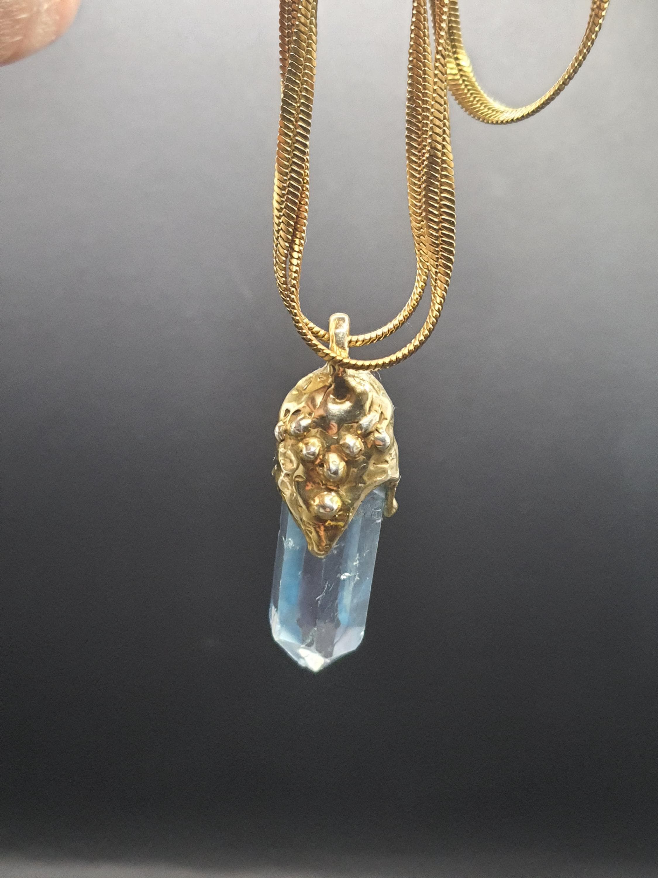 Ciondolo Aqua Aura Quartz Argento Placcato Oro 18k – Pallade Atena Gioiello Fatto a Mano